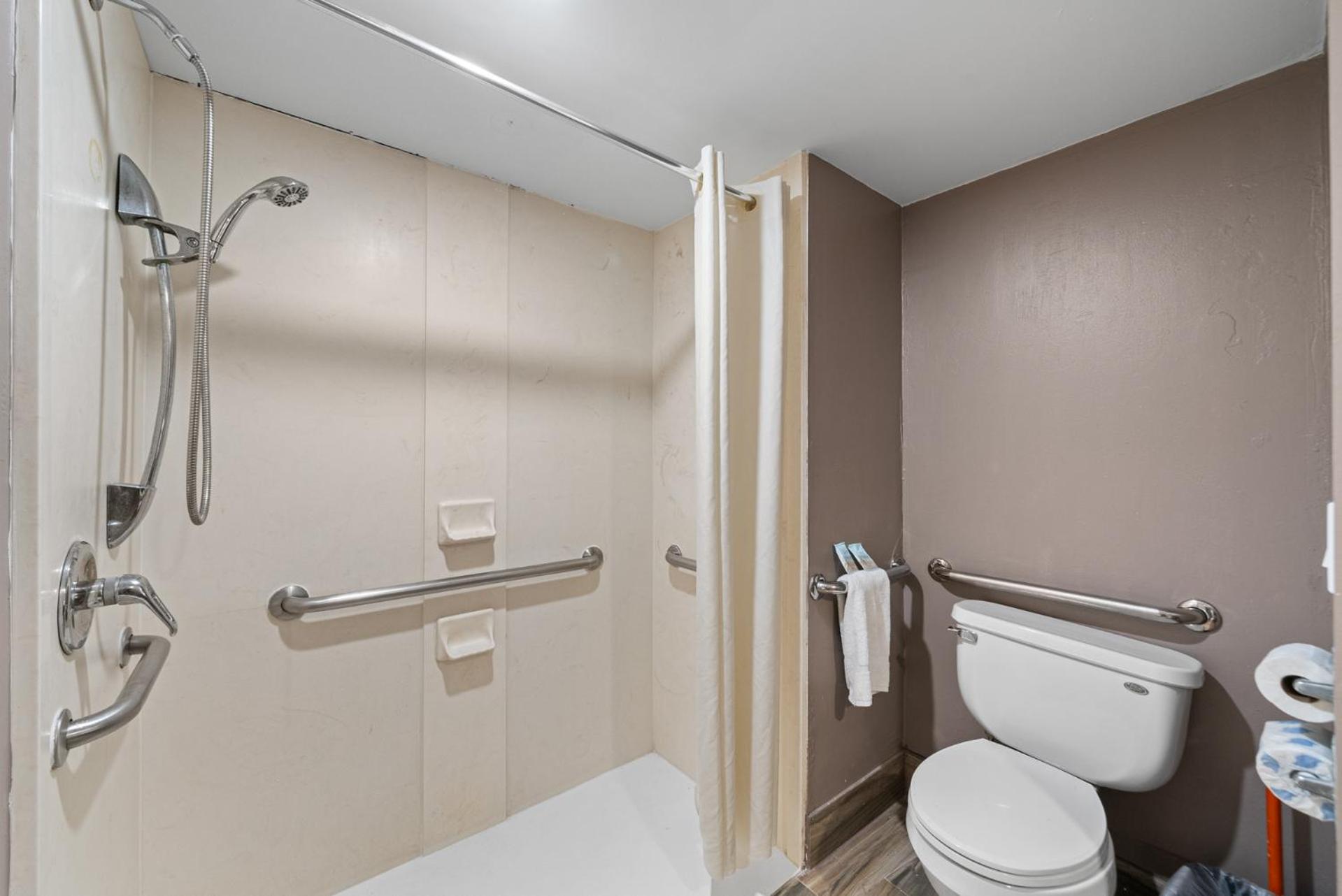 Executive Inn - Panama City Beach Upper Grand Lagoon Bagian luar foto
